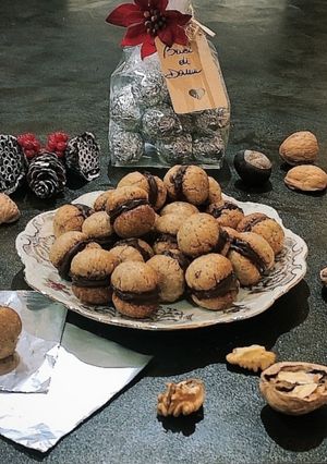 Foto di I miei baci di dama alle noci e castagne