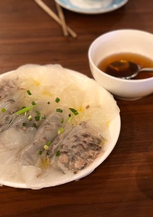 Hình của món Bánh cuốn bằng bánh tráng hay còn gọi bánh cuốn lười.