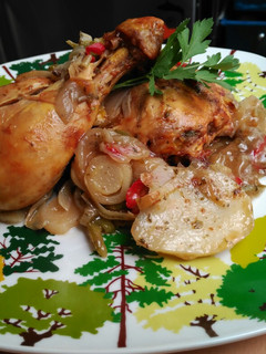 Una foto de Pollo al horno con cerveza