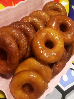 عکسی از دستور دونات شيره اي بسيار خوشمزه و آسان 🍩