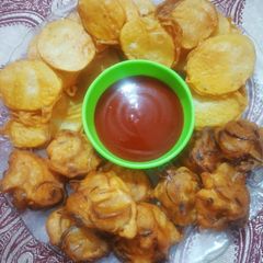 A picture of Potato onion fritters.