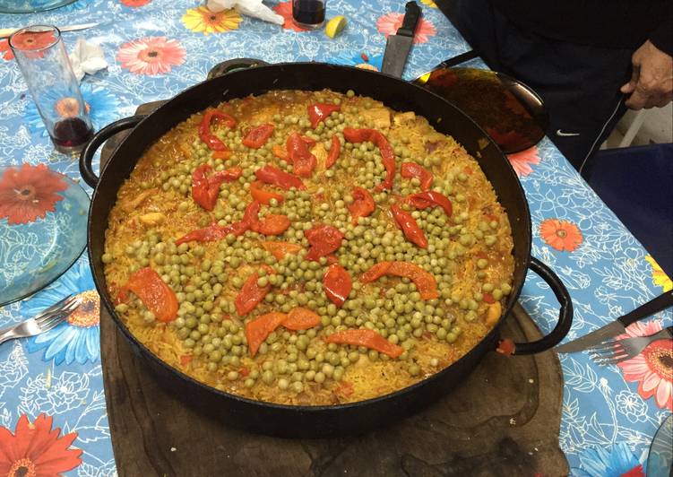 Arroz con Pollo hecho en un disco de arado