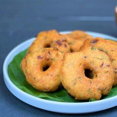 A picture of Medu vadai.