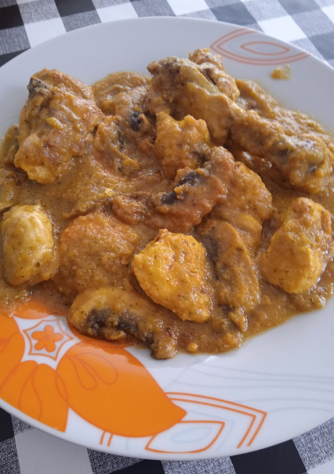 Una foto de Pollo en pepitoria