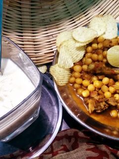 মটর চিকেন মশালা (motor chicken masala recipe in Bengali) রেসিপির প্রধান ছবি