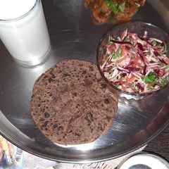 A picture of Ragi roti.