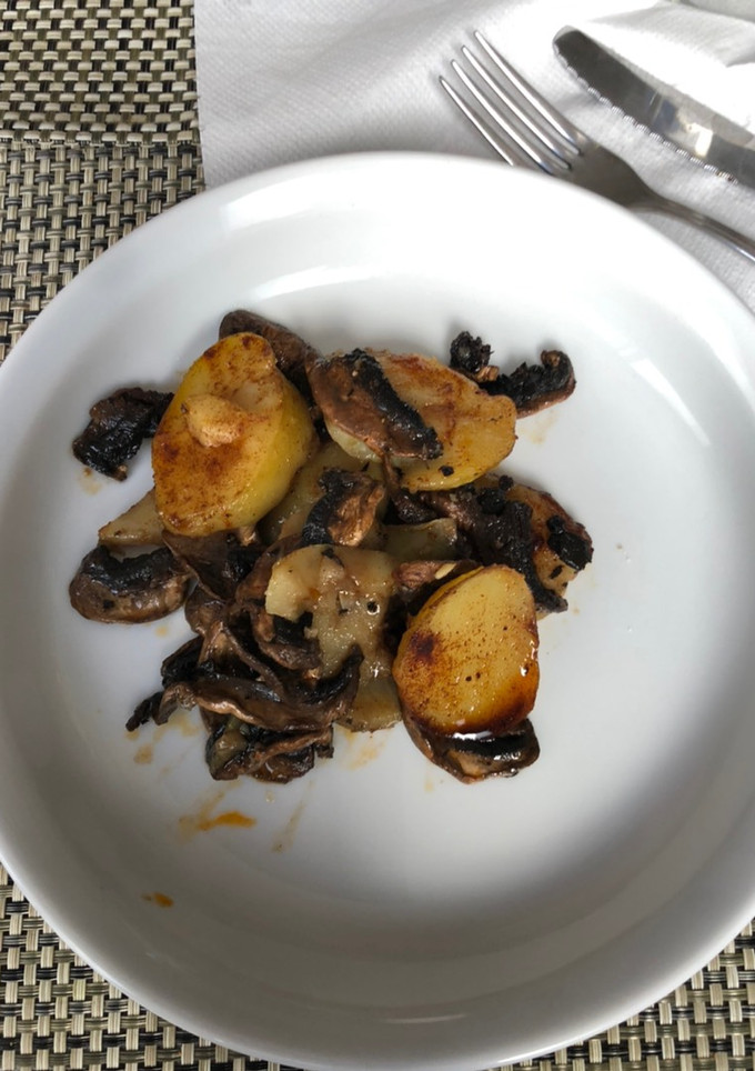 Una foto de Patatas con champiñones “al estilo gallego”