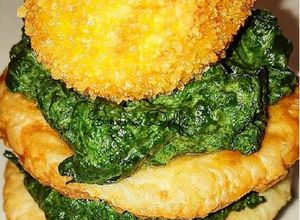 Foto di Millefoglie di bietole e robiola con tuorlo fritto di anatra