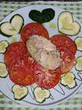 Tomate de temporada con pepino y bonito del norte