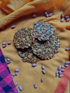 સીંગ ચીક્કી(Peanuts Chikki Recipe in Gujarati) રેસીપી મુખ્ય ફોટો