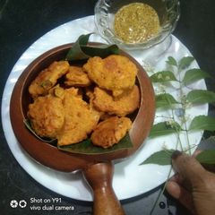 A picture of Neem Flower Pakoras.