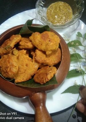 A picture of Neem Flower Pakoras.
