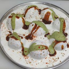 A picture of Dahi bade.