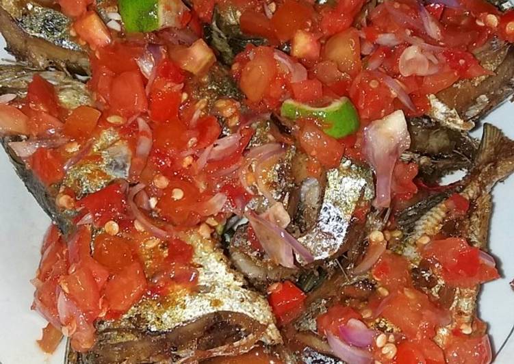 Ikan goreng sambal dabu-dabu