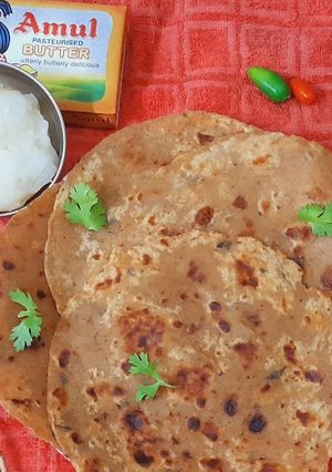 নিরামিষ আলুর পরোটা (Niramish aloor paratha recipe in Bengali) রেসিপির প্রধান ছবি