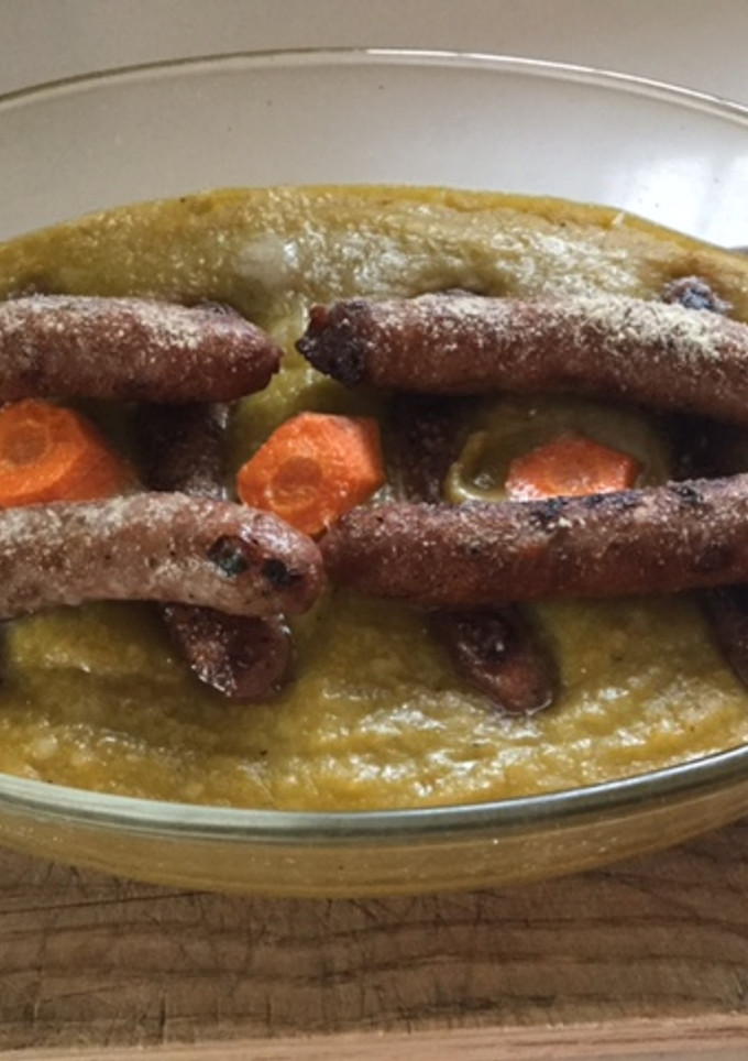 Una foto de Puré de verduras con salchichas