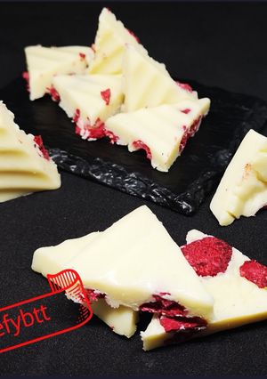 Foto di Fudge al cioccolato bianco e lamponi