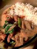 Pollo con vegetales al coco y curry