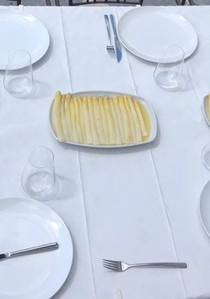 Una foto de Comida día de la madre 1 plato (espárragos frescos de Navarra)