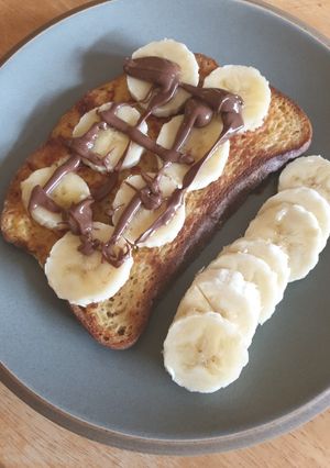 A picture of My banana and nutella French toast.