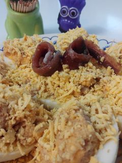 Una foto de Huevos rellenos a la manera tradicional