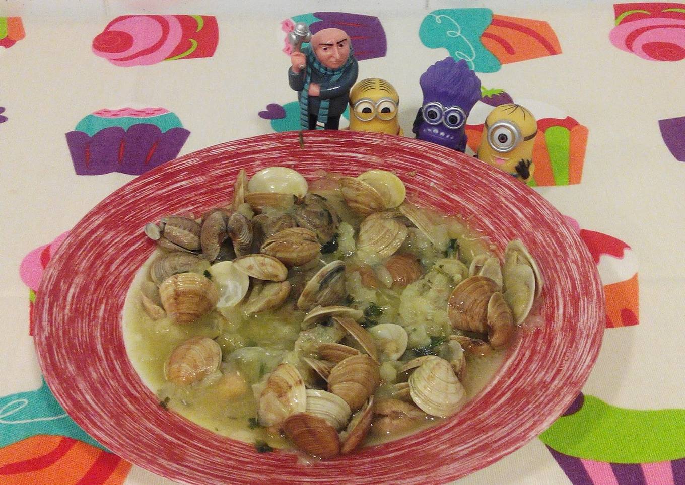 Almejas encebolladas