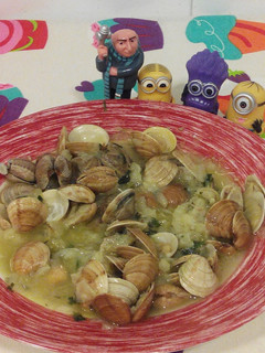 Una foto de Almejas encebolladas