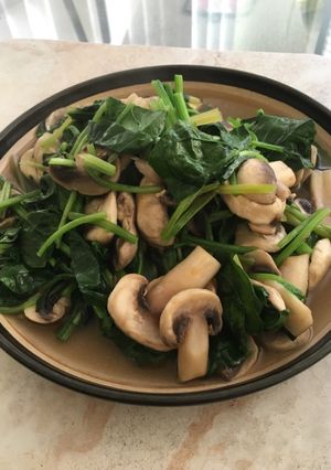菠菜愛蘑菇 的食譜成品照片