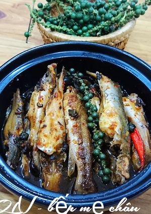 Hình của món Cá chốt kho tiêu xanh.
