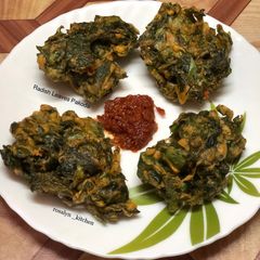 A picture of Radish Leaves Pakoda (Mooli Ke Patte Ke Pakore).