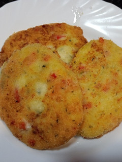 Una foto de Bolas de patata con pimiento rojo