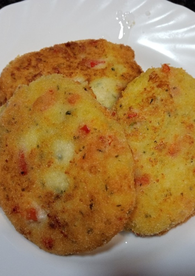 Una foto de Bolas de patata con pimiento rojo