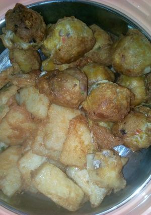 A picture of Fried yam & yam balls.
