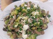 Una foto di funghi zucchine