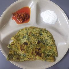A picture of Methi Paratha.