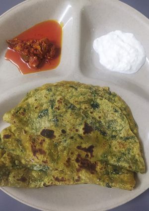 A picture of Methi Paratha.