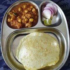 A picture of Chole puri.