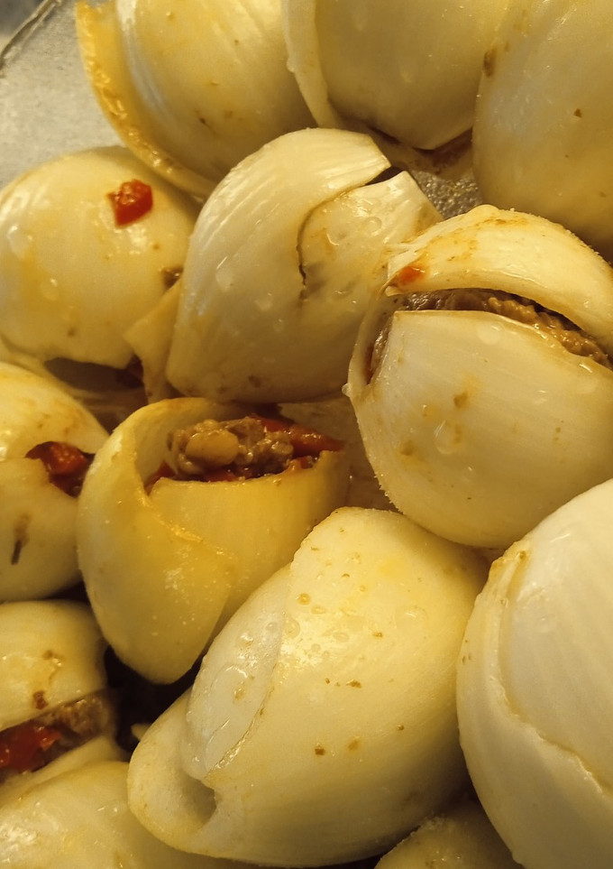 Una foto de Cebollas rellenas 🧅