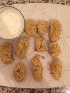 Una foto de Falafel de dieta con salsa de yogurt