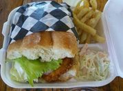 Una foto de chicken bolillos