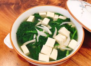 Hình của món Canh tần ô (cải cúc) nấu nấm đậu hũ.