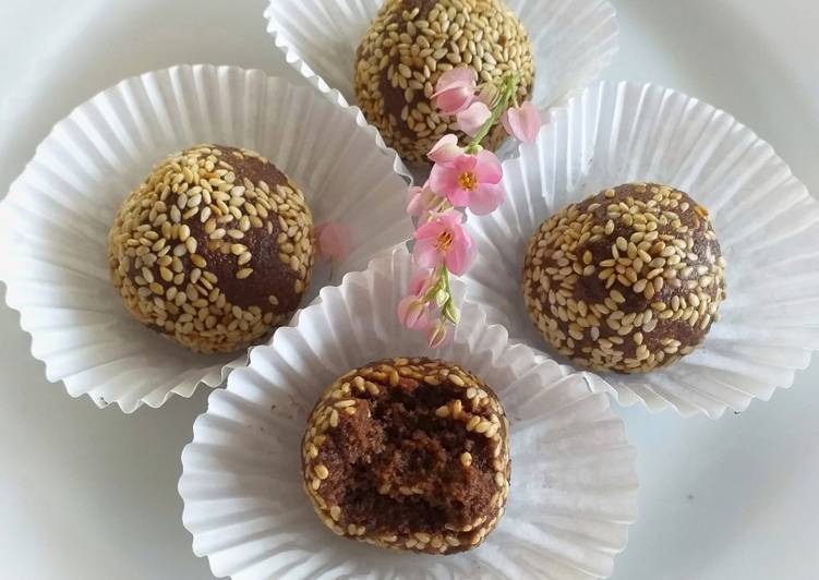 No Bake Coconut Flour Brownie Bites