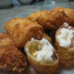 A picture of Risol Mayo.