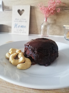 Una foto de Volcán de chocolate saludable al microondas