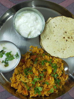 તવા પુલાવ (Tava Pulao Recipe In Gujarati) રેસીપી મુખ્ય ફોટો