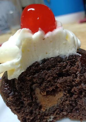 Una foto de Cupcakes extra-chocolatosos con relleno de dulce de leche