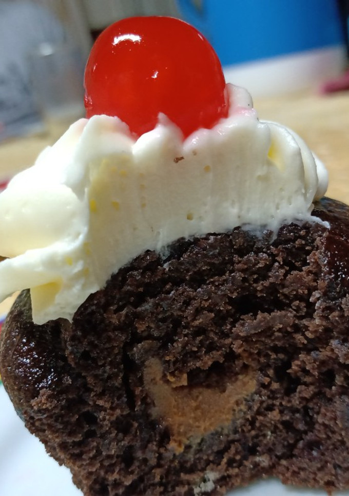 Una foto de Cupcakes extra-chocolatosos con relleno de dulce de leche