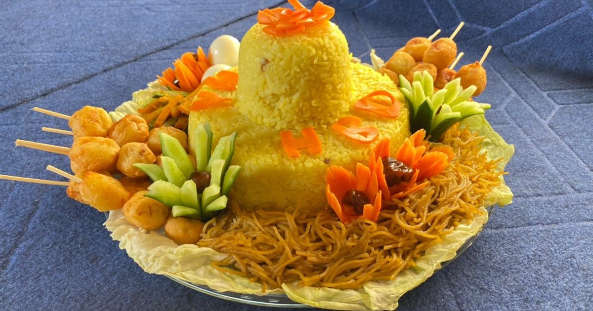 Nasi Tumpeng / Nasi Kuning
