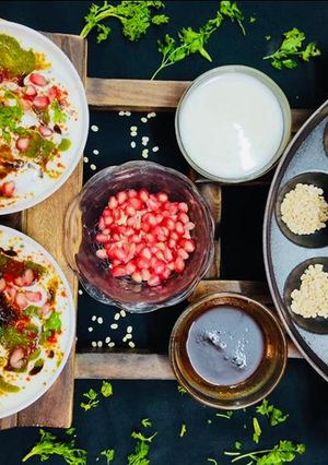 नॉन फ्राइड दही वड़ा चाट (Non fried dahi vada chaat recipe in hindi) रेसिपी मुख्य फोटो