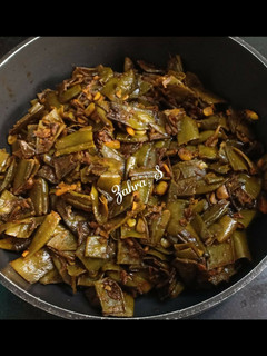 A picture of Dry Sem Sabzi (Flat beans).